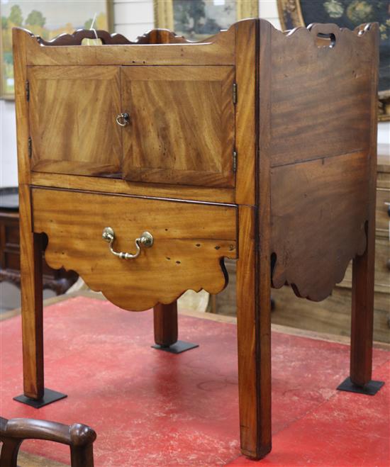 A Georgian mahogany tray top commode W.57cm